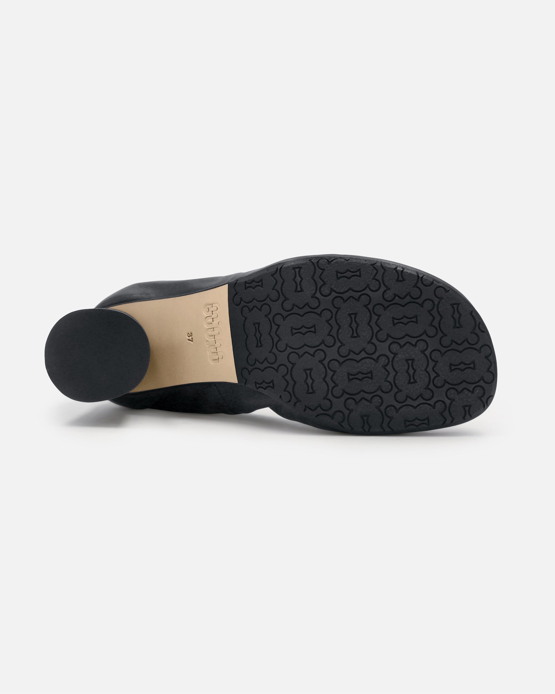 Helmi Black