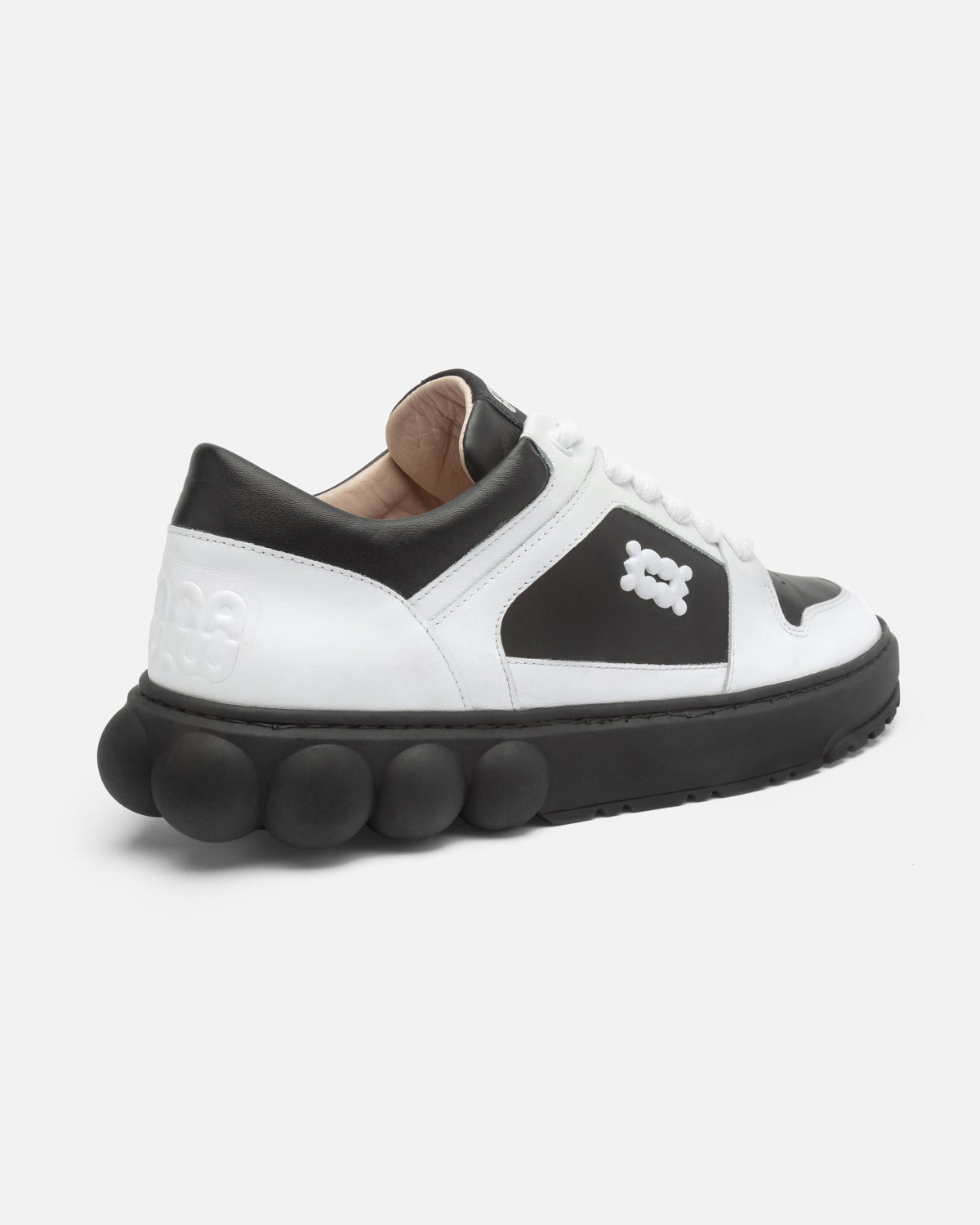 Oyster Black/White Leather