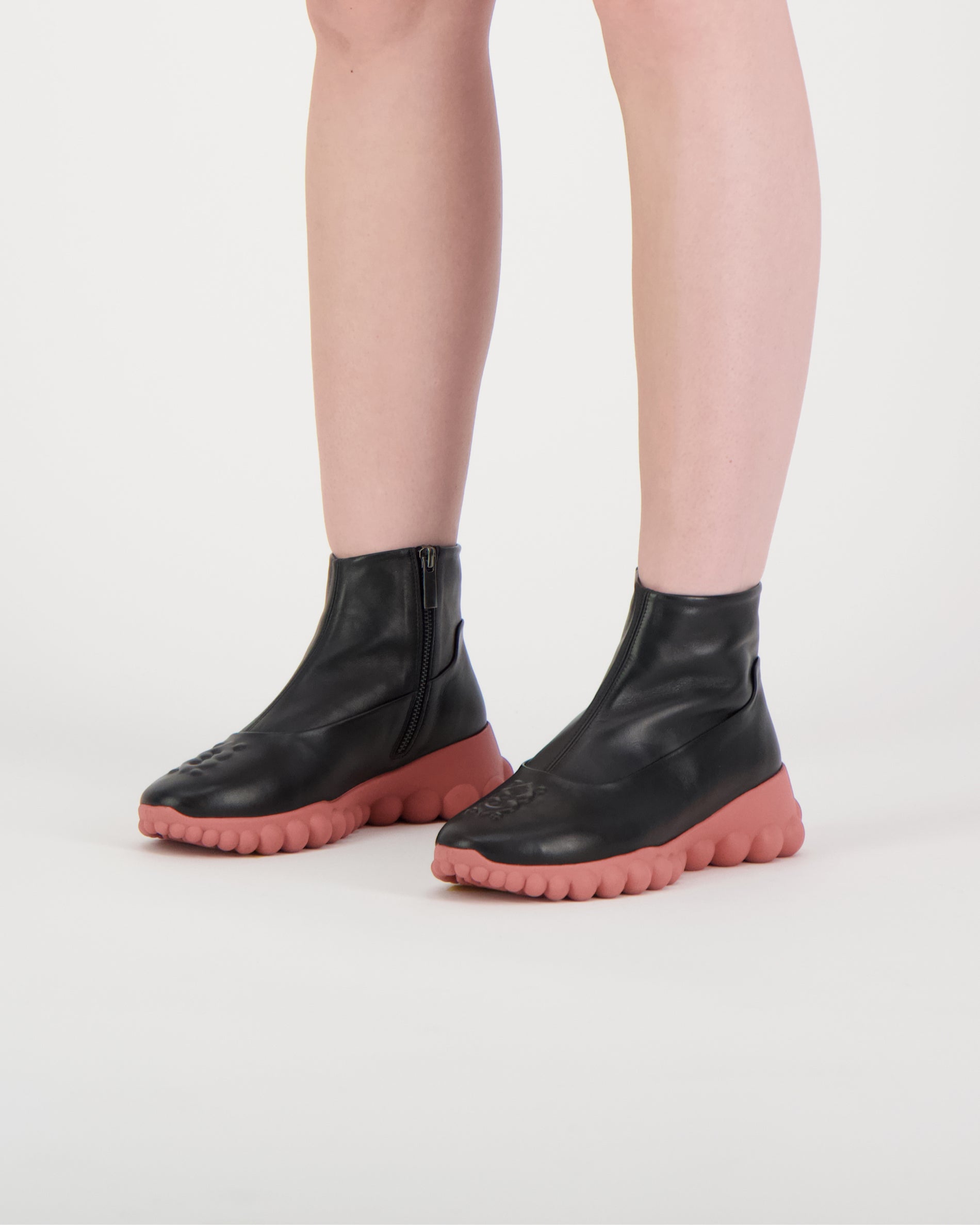 Sisterhood Boot Black/Rose