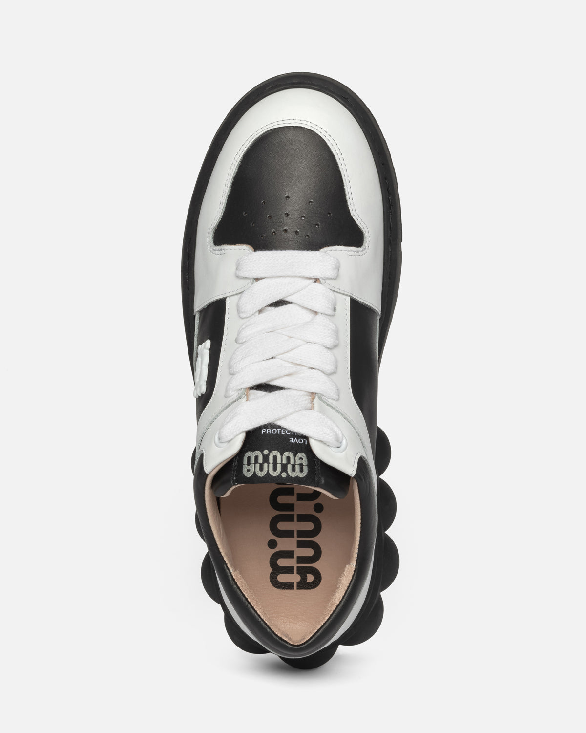 Oyster Black/White Leather